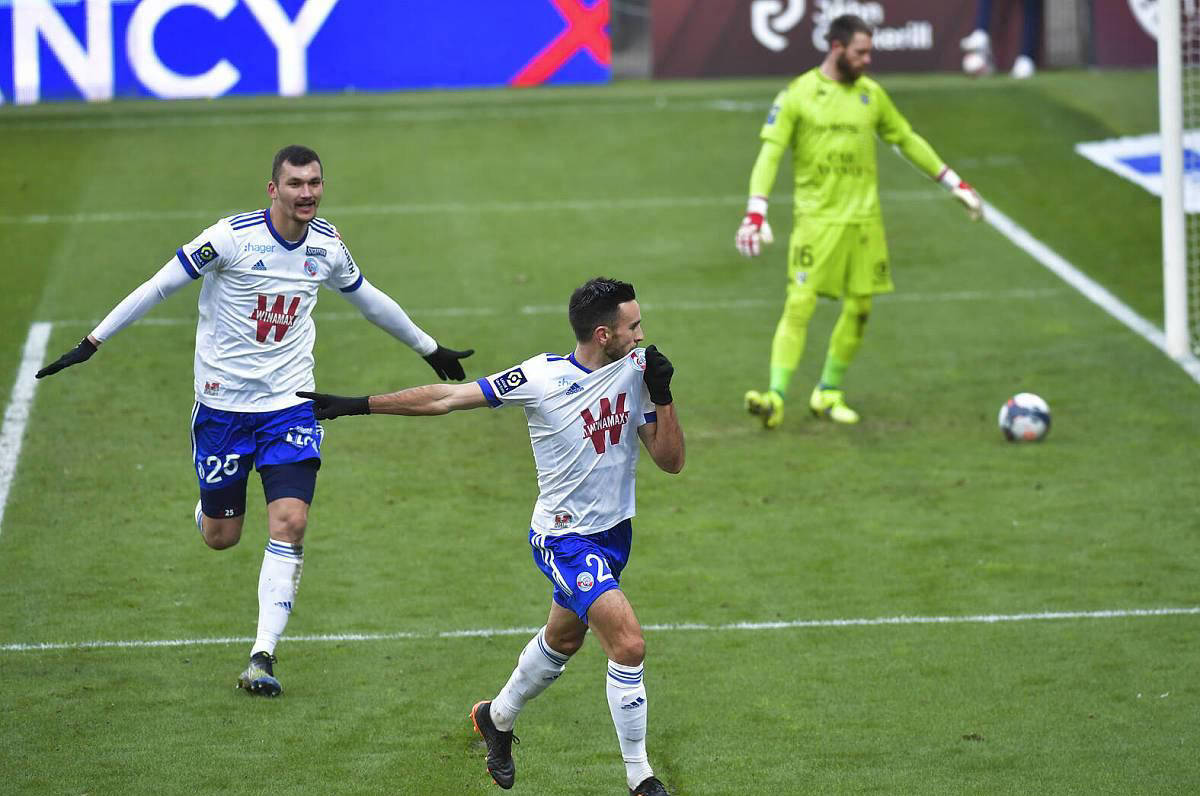 包含梅斯在客场战胜斯特拉斯堡，豪取联赛六连胜的词条