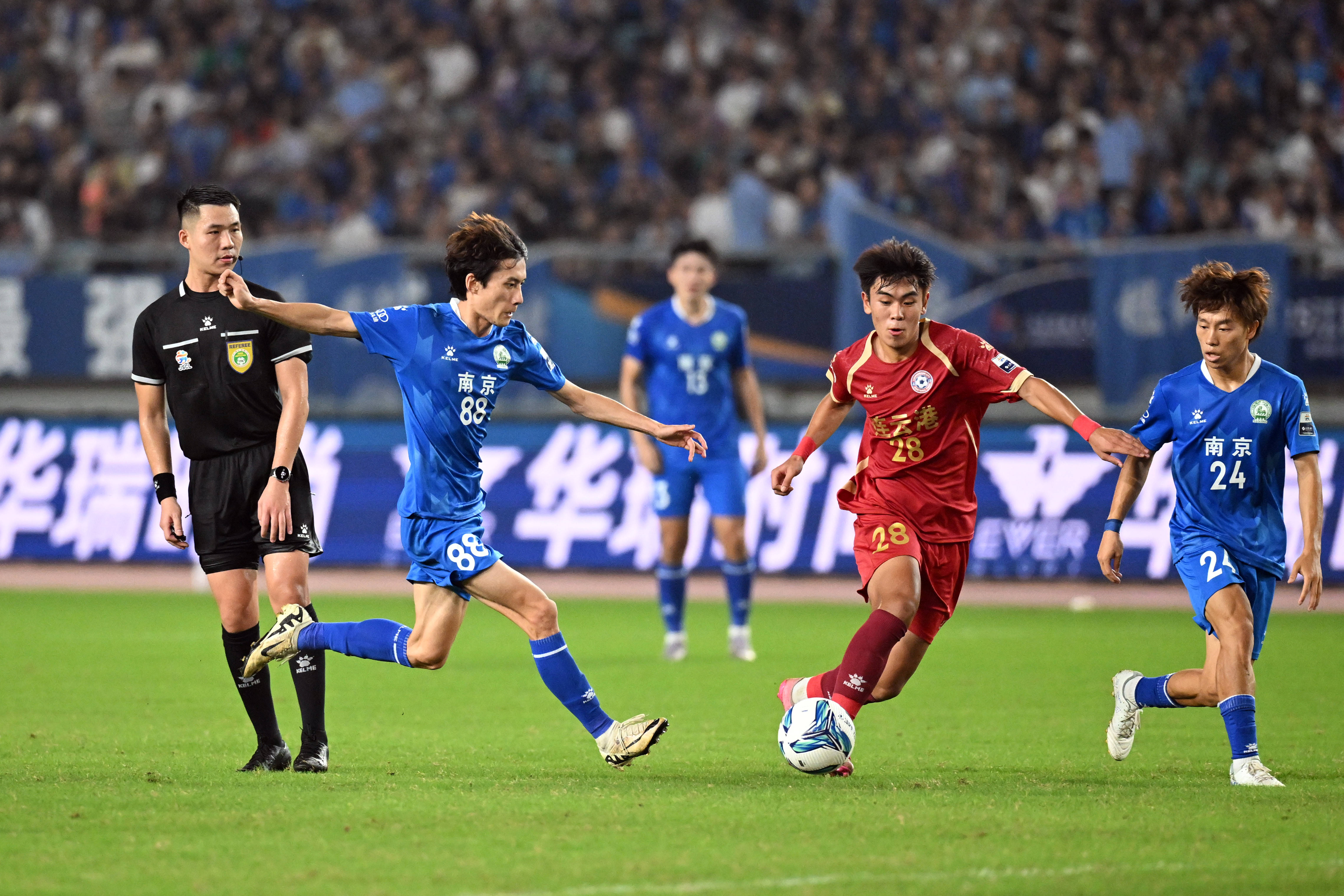 九州娱乐平台-江苏队主场作战，豪取胜利，士气高昂的简单介绍